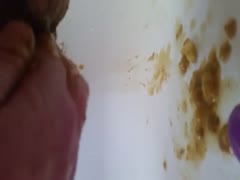 Horny slut poops on her hands after playing with her pussy